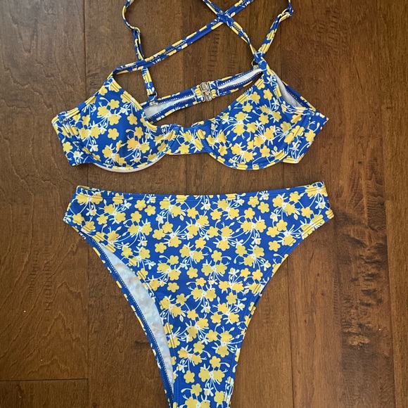 Bikini - Picture 4 of 7